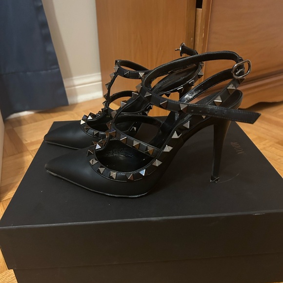 VALENTINO ROCKSTUD HEELS - Picture 4 of 4